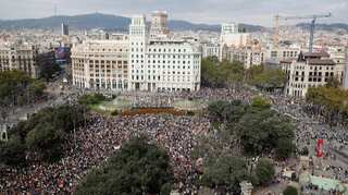 Police, Catalan separatists clash as day of protest ends in violence