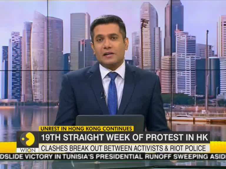 Hong Kong: Protesters set ATMs on blaze