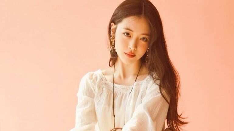 K-pop star Sulli dead at 25, fans pin blame on cyber-bullying