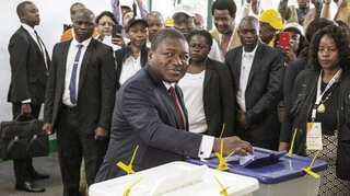 Mozambique votes in tense election after violent campaign