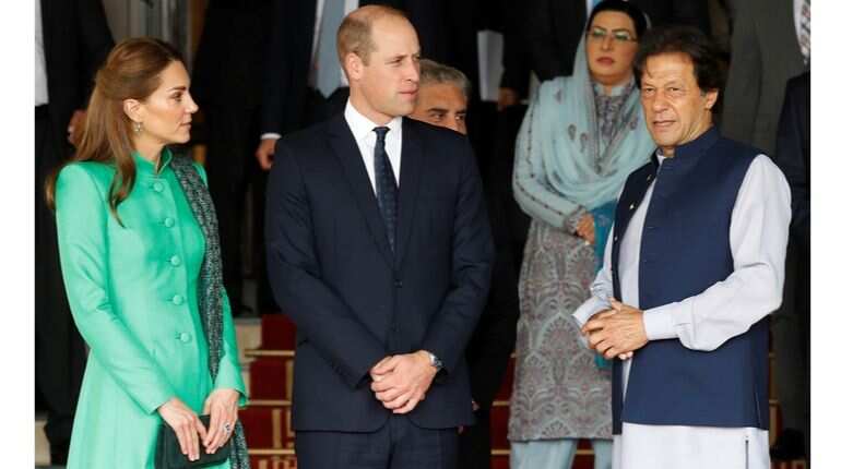 Prince William and wife Kate meet Imran Khan, Pakistan's PM and friend of Diana Prince William and wife Kate meet Imran Khan, Pakistan's PM and friend of Diana
