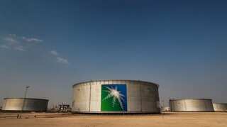 Saudi Arabia plans bumper Aramco IPO, relying on easy loans and rich locals