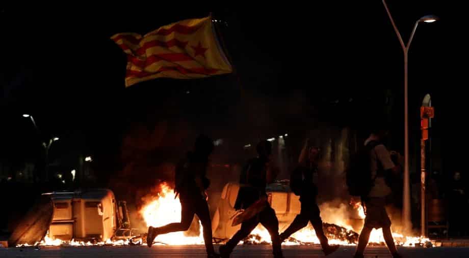 Violence escalates in Barcelona after 500,000 separatists rally