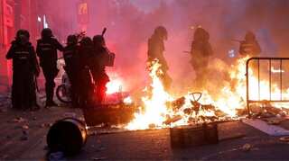 Sixth night of unrest in Catalonia ends with police pull back