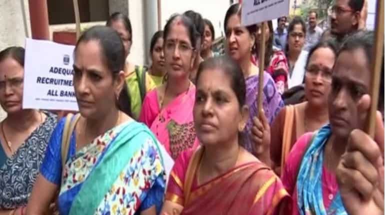 Hyderabad: Bank Employees Association hold strike against bank merger policy