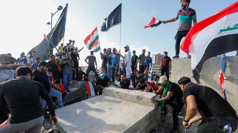 Student strikes, street closures in Iraq protests Student strikes, street closures in Iraq protests