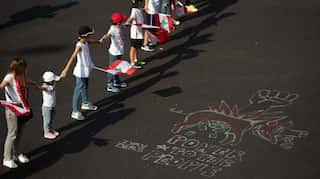 With Lebanon in deadlock, protesters form human chain
