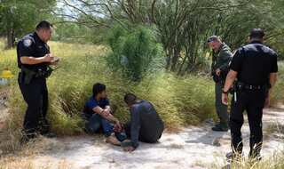 Immigration row: US-Mexico border arrests at 11-year high