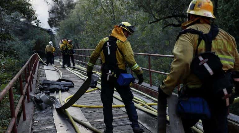 Southern California firefighters brace for resurgence of extreme winds Southern California firefighters brace for resurgence of extreme winds