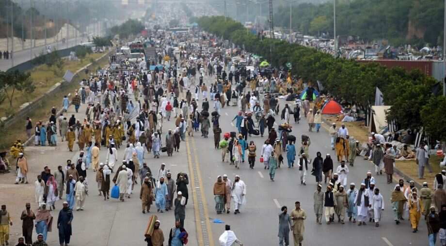 Azadi March: Fazlur Rehman gives Imran Khan 2-day ultimatum to resign