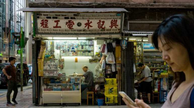 Hong Kong's economic woes deepen with plunging business outlook Hong Kong's economic woes deepen with plunging business outlook