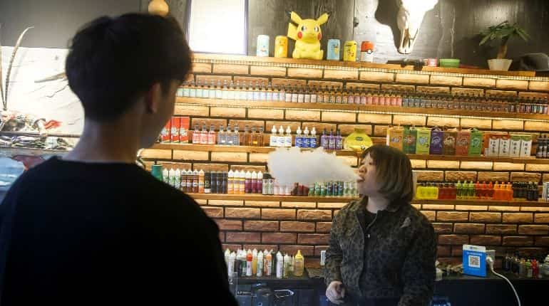 Chinese government bodies call for prohibition on vaping in public