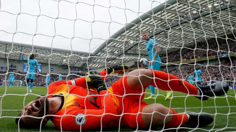 Football: Spurs goalkeeper Lloris undergoes surgery on dislocated elbow