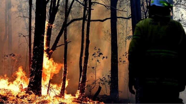 Australia bushfires leave three dead, at least 150 homes lost Australia bushfires leave three dead, at least 150 homes lost