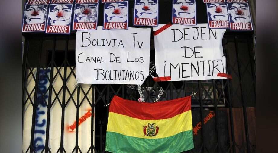 Protesters seize state-run media in Bolivia as tensions soar Protesters seize state-run media in Bolivia as tensions soar