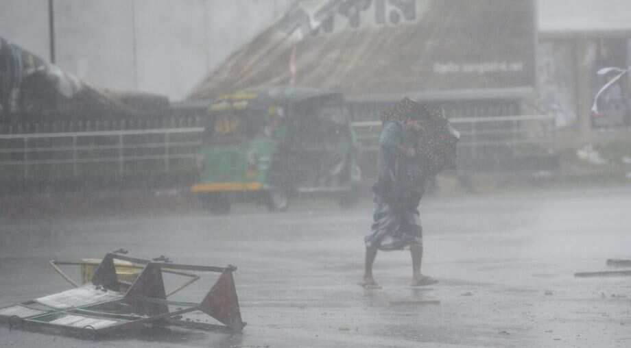 Cyclone Bulbul lashes Bangladesh, killing fisherman and homemaker Cyclone Bulbul lashes Bangladesh, killing fisherman and homemaker