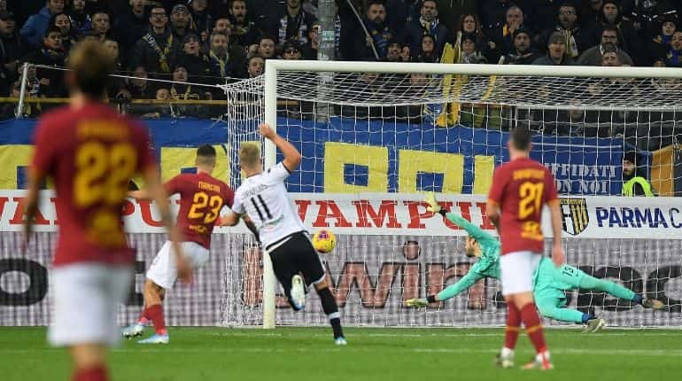 Serie A: Roma knocked out of third place with defeat at Parma