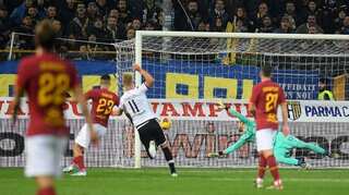 Serie A: Roma knocked out of third place with defeat at Parma