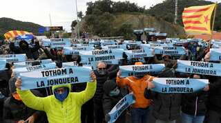 Catalan separatists block Spain-France highway