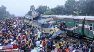 Bangladesh: 16 dead after train collision