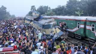 Bangladesh: 16 dead after train collision