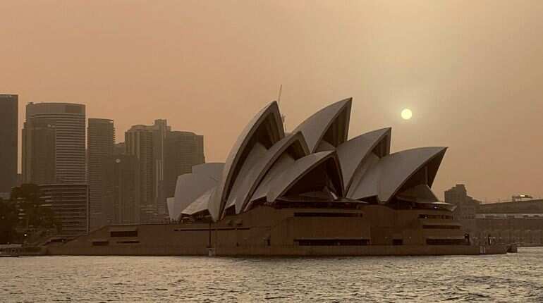 Australia braces for more fires as extreme temperatures predicted