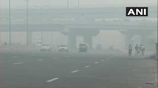 Pollution continues to hurt Delhi as air quality nears 'emergency' mark
