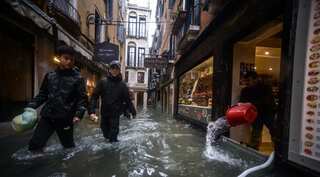 Inundated Venice braced for more flooding, strong winds
