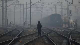 Delhi's air quality remains in 'very poor' category, overall Air Quality Index 332