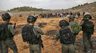 Israeli tanks hit Gaza over 'riots' and balloon bombs