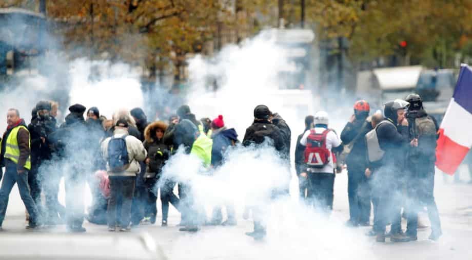 Paris police use tear gas, water cannon on 'yellow vest' protests anniversary Paris police use tear gas, water cannon on 'yellow vest' protests anniversary