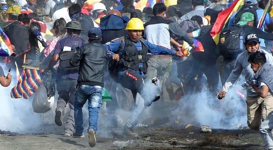 Bolivian police battle with Morales supporters, death toll jumps to 8; over 100 injured Bolivian police battle with Morales supporters, death toll jumps to 8; over 100 injured