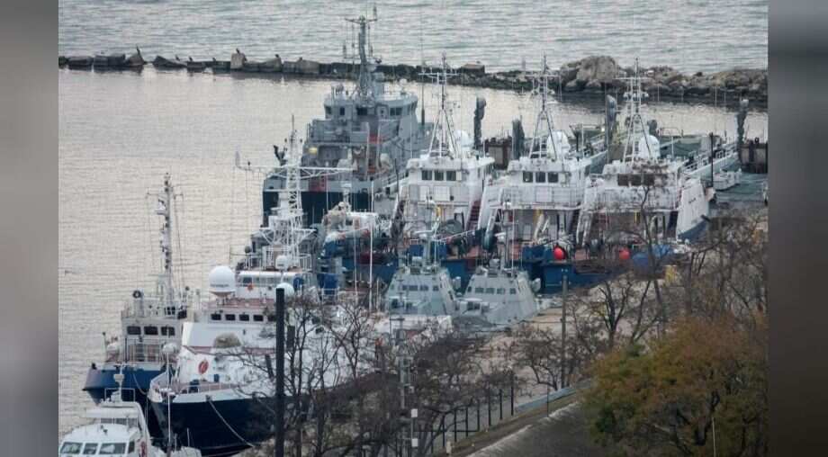Russia says it will return captured naval ships to Ukraine on Monday Russia says it will return captured naval ships to Ukraine on Monday