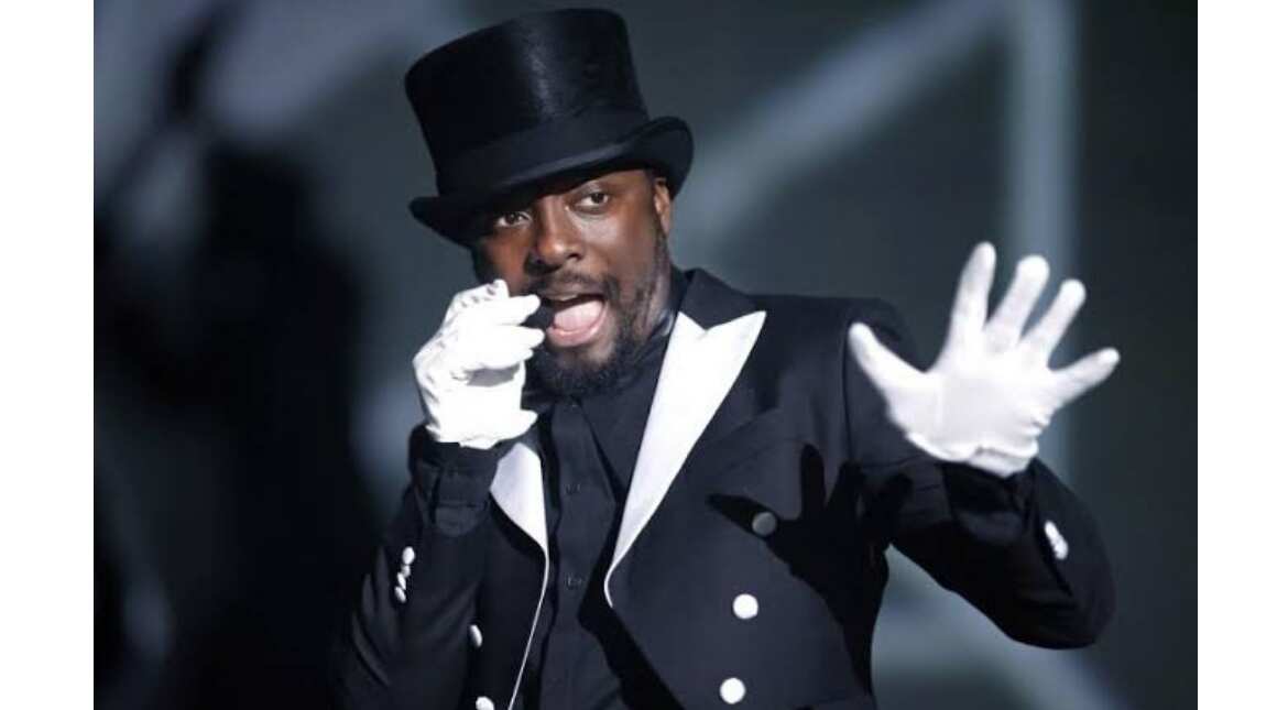 Black Eyed Peas frontman will.i.am accuses flight attendant of racism Black Eyed Peas frontman will.i.am accuses flight attendant of racism