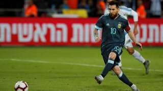 Messi's late penalty gives Argentina 2-2 draw with Uruguay