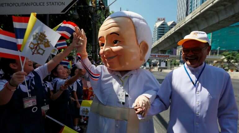Pope Francis arrives in Thailand at start of Asia trip