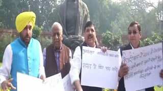 AAP protests in Parliament, demands inclusion of bill on unauthorised colonies in winter session