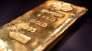 Gold hits 1-1/2-month peak on soft US data, trade deal concerns