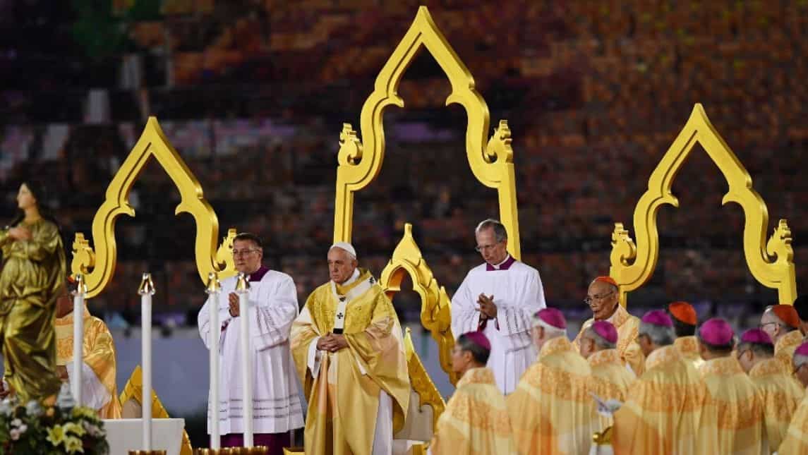 'Act with responsibility': Pope on migration crisis