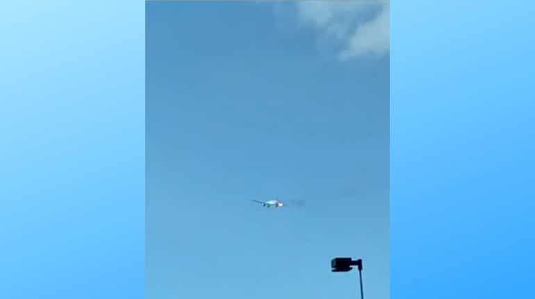 Philippine Airlines flight heading to Manila makes emergency landing in Los Angeles Philippine Airlines flight heading to Manila makes emergency landing in Los Angeles