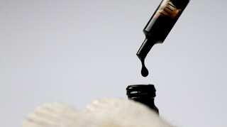 Oil prices tumble ahead of OPEC meeting, global stocks fall