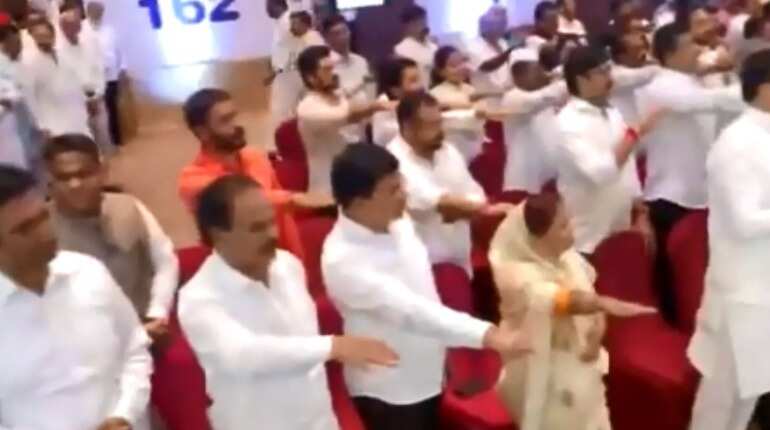 'We will not do anything to benefit BJP,' MLAs pledge to be honest to Sena-NCP-Congress alliance 'We will not do anything to benefit BJP,' MLAs pledge to be honest to Sena-NCP-Congress alliance