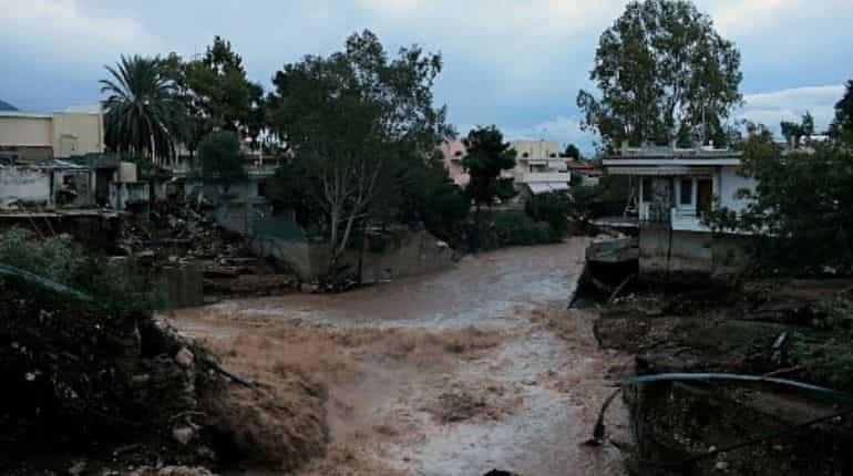 Three die as storm front batters Greece Three die as storm front batters Greece