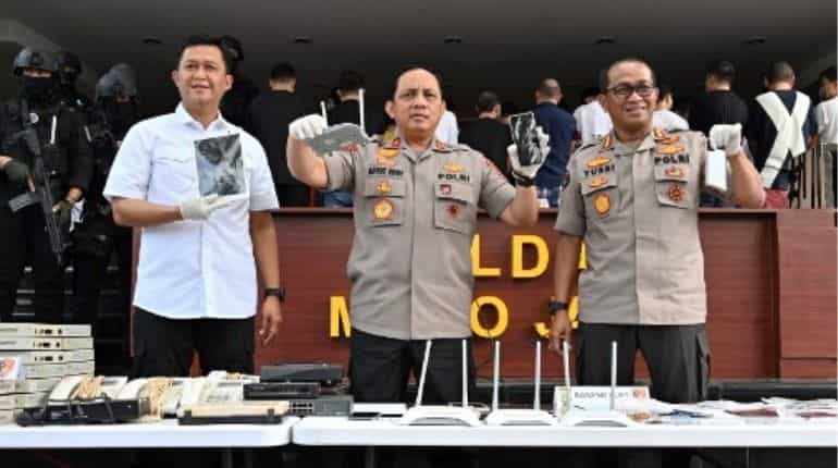 Indonesia arrests dozens of Chinese over online scam Indonesia arrests dozens of Chinese over online scam