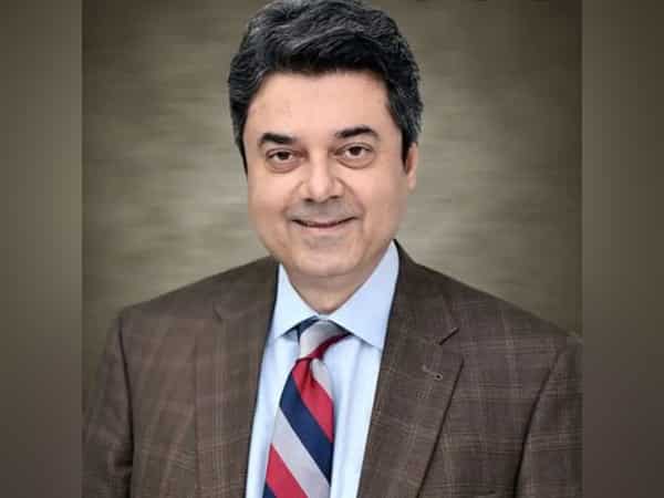 Pakistan Law Minister resigns to represent government in Bajwa's tenure extension case Pakistan Law Minister resigns to represent government in Bajwa's tenure extension case