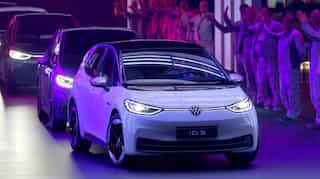 Feuding Korean firms risk disrupting electric car battery supplies