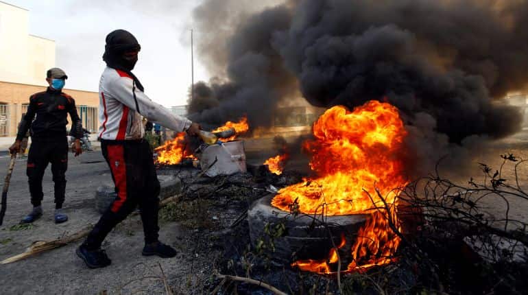 Five shot dead as Iraq protesters block roads to press reforms Five shot dead as Iraq protesters block roads to press reforms