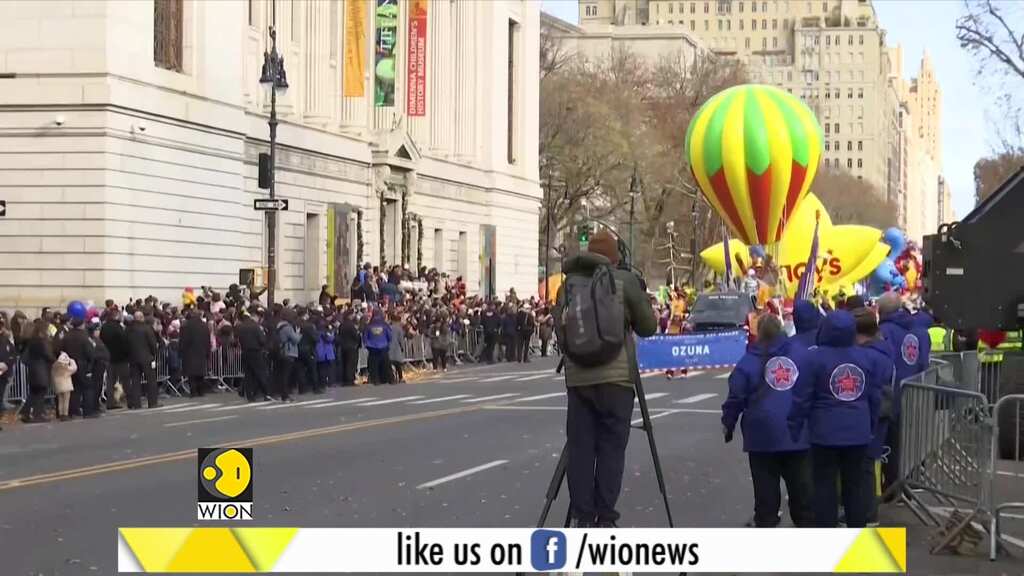 Fineprint: New Yorkers enjoy Thanksgiving parade