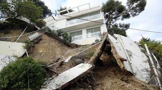 Floods and rain kill two in southern France