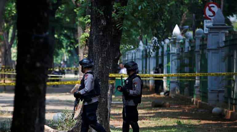 Indonesia: Two hurt in suspected grenade blast near presidential palace Indonesia: Two hurt in suspected grenade blast near presidential palace